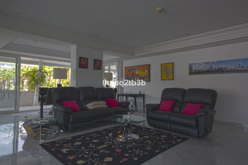 Foto 476eb52f-1882-413b-9474-2d37d2bb492a. Apartament amb piscina a La Carolina - Guadalpín Marbella
