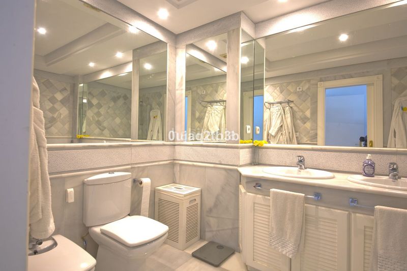 Foto b1a7328d-1e28-4077-9945-af0a71e5f905. Apartament amb piscina a La Carolina - Guadalpín Marbella