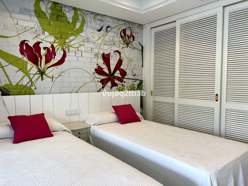 Foto bfd47d5f-597e-41bf-8ad1-c7edb8b39fc8. Apartament amb piscina a La Carolina - Guadalpín Marbella