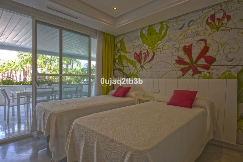 Foto df939146-6cdc-43e4-958b-58df2eb6a1ce. Apartament amb piscina a La Carolina - Guadalpín Marbella