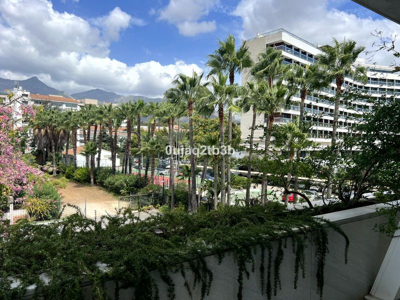 Foto ffdfb44c-b8e3-437b-9f80-35f66e09ad29. Apartament amb piscina a La Carolina - Guadalpín Marbella