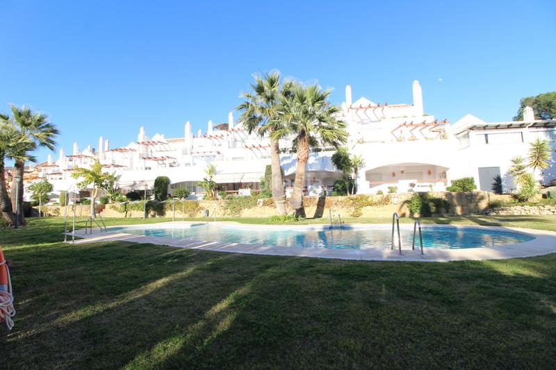 Foto ac463ee5-f9b1-4202-a6cb-b98bde4adc46. Piccolo appartamento con piscina in Los Naranjos Marbella