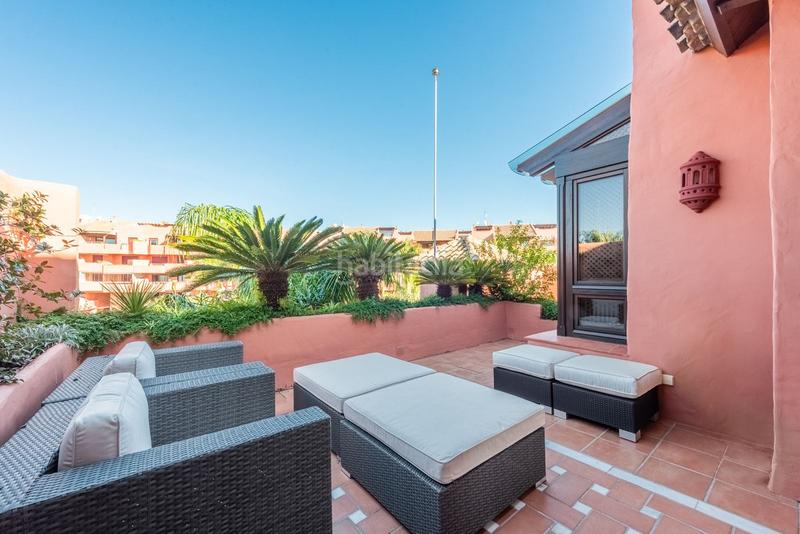 Foto 58a3eddd-3c81-4da2-98e5-11a871aa7d54. Attico con piscina in Guadalmansa Estepona