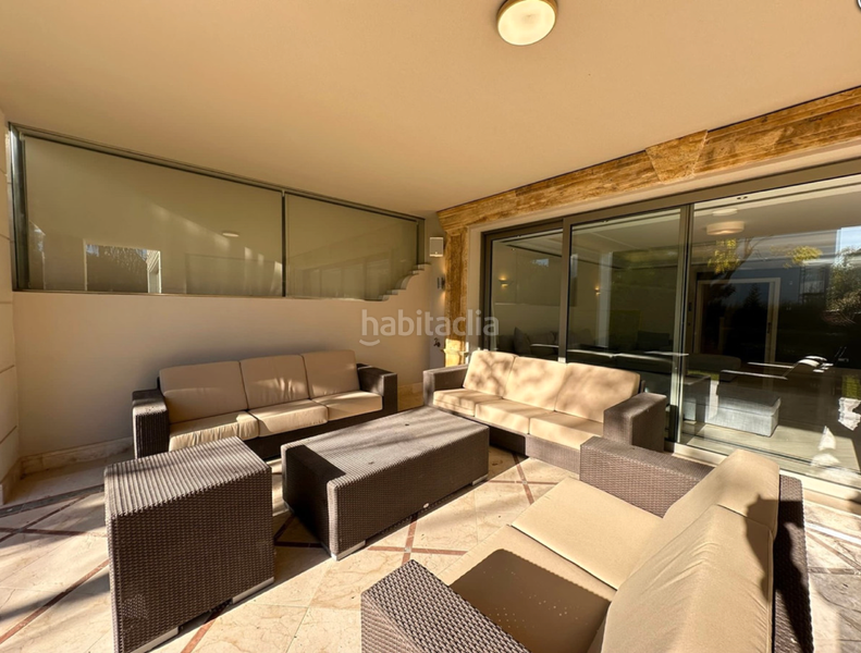 Foto 6d8a6df3-956a-40a5-a2ff-28a5e3987fe4. Alquiler casa pareada casa moderna en la zona prestigiosa de Sierra Blanca en Marbella