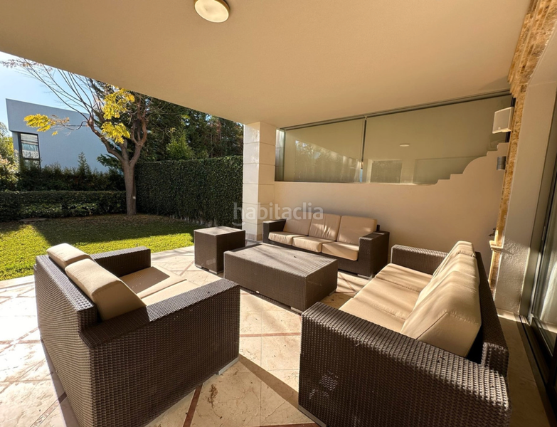 Foto d14a33c8-81a2-40d6-94d2-01b40707b7e5. Alquiler casa pareada casa moderna en la zona prestigiosa de Sierra Blanca en Marbella