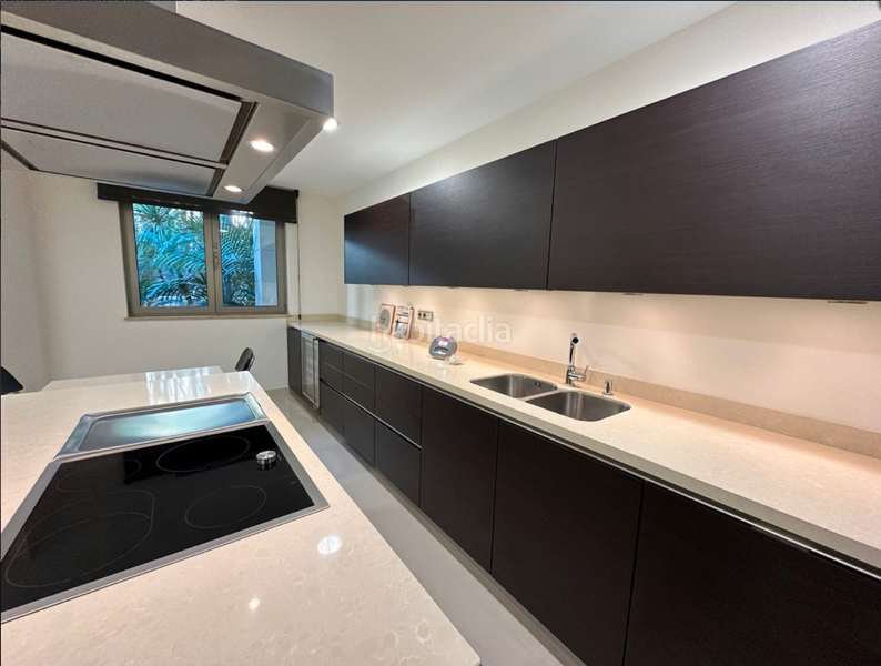 Foto 080ed228-4719-461f-9bf1-ff19bf15dcd7. Lloguer casa aparellada amb aparcament piscina a Marbella