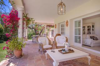 Xalet  N/a. Villa de ensueño inspirada en el estilo andaluz, ubicada en una