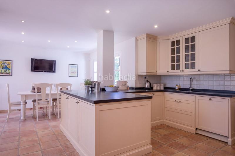 Foto 41f90668-afd7-48b5-b25c-51b3a3180851. Chalet mit pool in Paraiso - Barronal Estepona