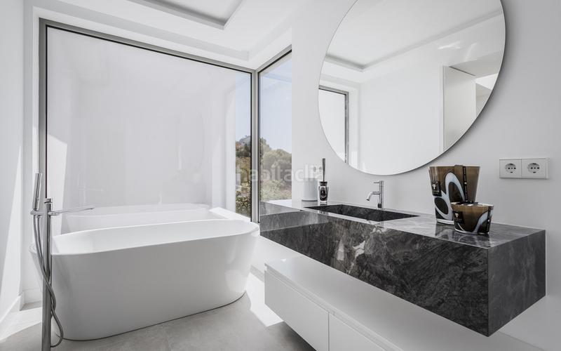 Foto 946ad4c2-235b-4819-83df-eaeeea19d042. Chalet king's hills: villas exclusivas con diseño vanguardista y estilo único en Estepona