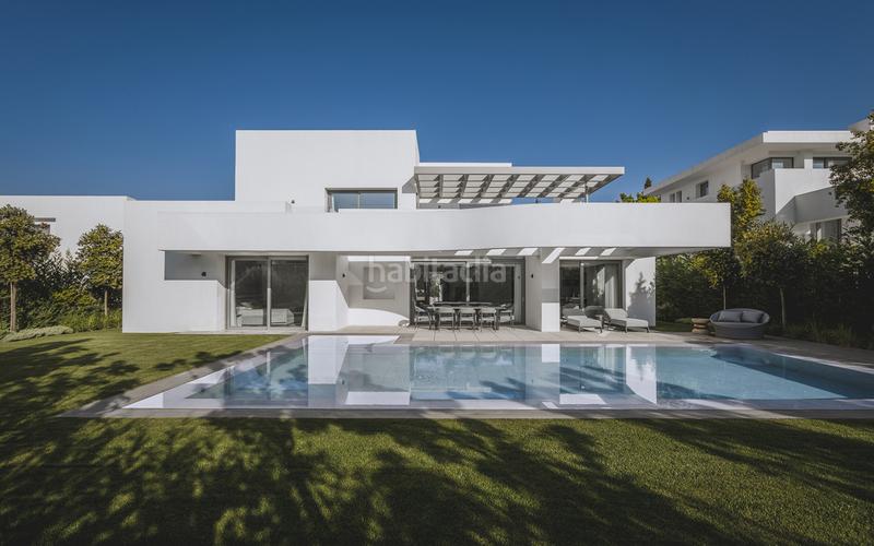 Foto c01ccdfb-0600-4f11-a988-9a73cd0b50e7. Chalet king's hills: villas exclusivas con diseño vanguardista y estilo único en Estepona