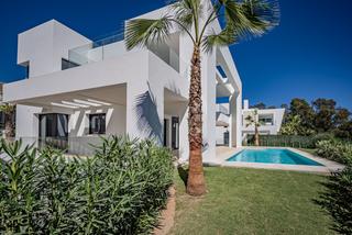 Chalet  Avenida de la gardenia. Villa contemporánea de lujo: su oasis perfecto en la costa del s