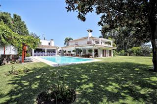 Chalet  N/a. Villa espectacular en estepona: un oasis de lujo y confort junto