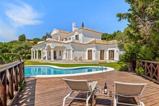 Chalet  N/a. Villa excepcional en montemayor: un oasis de lujo y confort en b