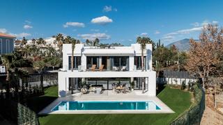 Xalet  Calle cordillera penibetica. Viva el lujo moderno en marbella: villas exclusivas en el campan