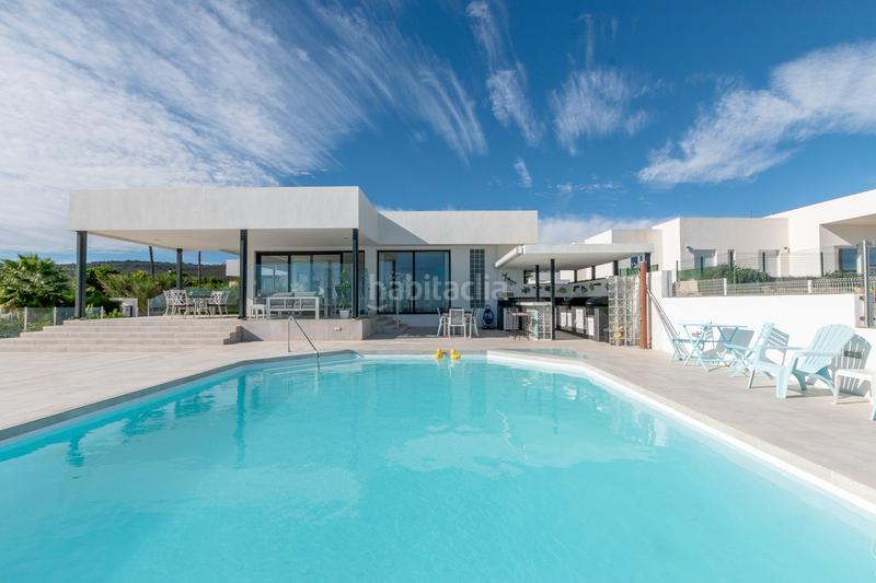 Foto 17f75dc3-db34-4a30-a232-074847992fe1. Chalet más que una casa: una obra maestra inigualable en marbella en Manilva