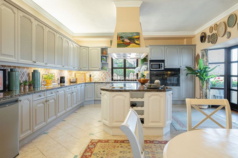 Foto af24892a-8e7b-4581-98b0-633f5358a09f. Chalet un oasis de lujo andaluz: mansión excepcional en el horcajo el capitán en Benahavís