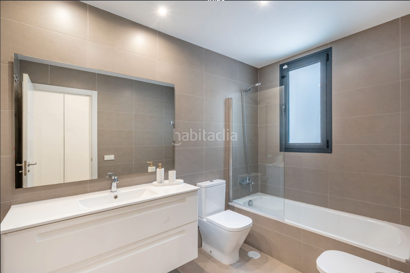 Foto 68e0d313-181e-4c0c-bbbb-8416d5d0fab0. Alquiler apartamento  casi nuevo a estrenar en la milla de oro, en Marbella