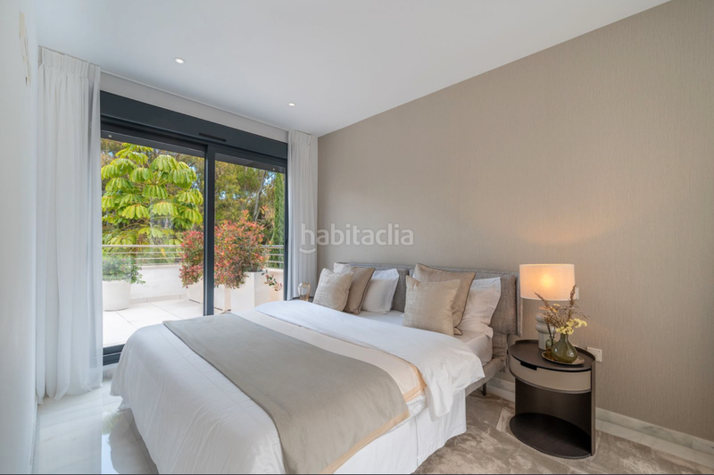 Foto 4f728fd9-f78a-4fb3-8065-de89a372b606. Miete appartement mit parking pool in lomas de Marbella club Marbella