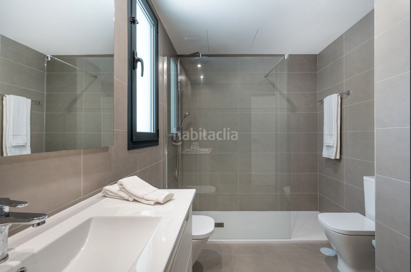 Foto 99b2ac6a-6255-455e-bb8d-f7ddb11c905f. Miete appartement mit parking pool in lomas de Marbella club Marbella