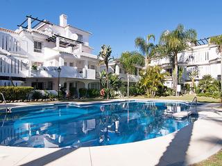 Apartament a Puerto Banús. Tu oasis de confort y tranquilidad: amplio apartamento de 2 dorm
