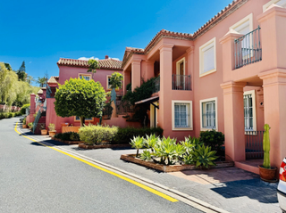 Haus in La Quinta. Casa estilo tradicional en urbanización monte halcon