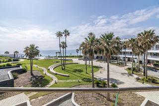 Apartamento en Guadalobón. Increíble apartamento en venta en primera línea de playa en este