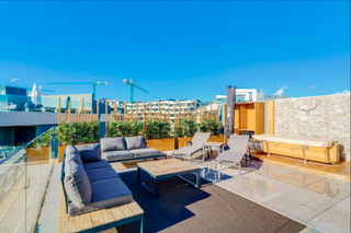 Affitto Piccolo appartamento in Zona sup-s1 soto resinera 10. Apartamento moderno en la urbanización de lujo oasis 325