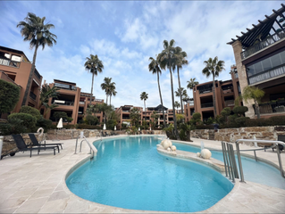 Appartement à Nueva Alcántara. Apartamento duplex en la primera linea de la playa de san pedro