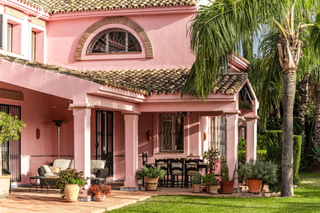 Chalet à Benahavís pueblo. Exclusiva villa de lujo con vistas al golf