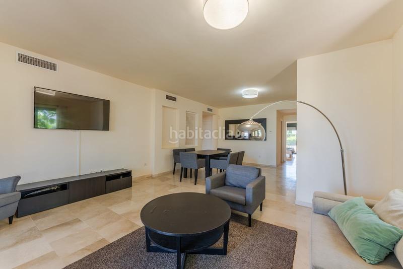 Foto 1700109b-1c2f-467b-8fbe-b0f9a414cffa. Rent flat with pool in Nueva Atalaya Estepona