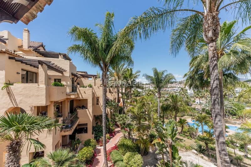 Foto 75970d56-bf72-467e-bdec-3f08ae5e5e24. Rent flat with pool in Nueva Atalaya Estepona