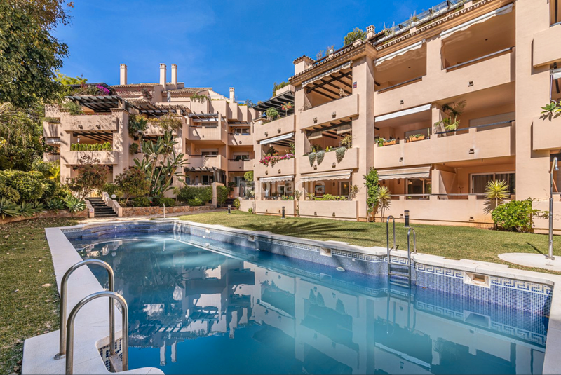 Foto a144de06-aed2-46d0-9295-ca45d6db5a0f. Apartament amb aparcament piscina a Las Lomas de Río Verde Marbella