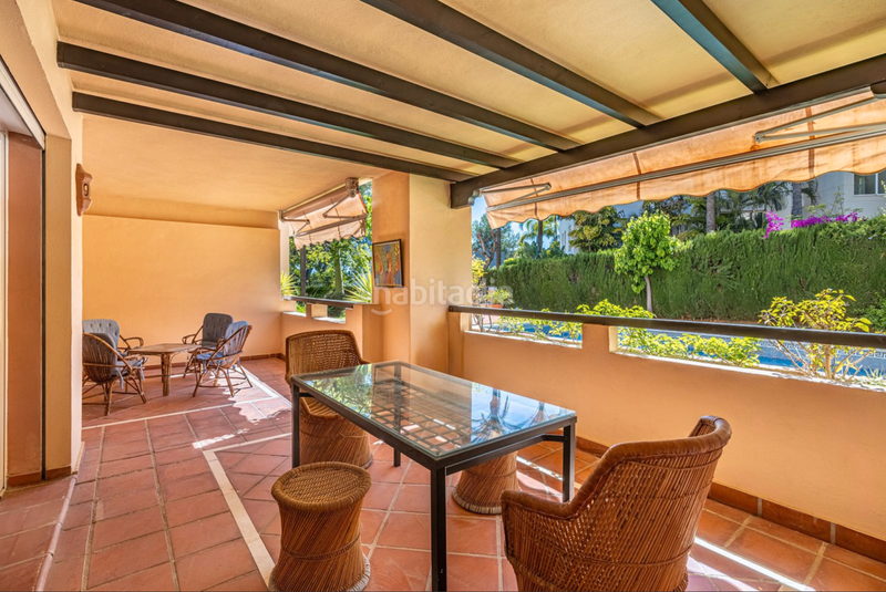 Foto a6714619-c3ff-4790-b38f-8a5b39b7e1f2. Apartament amb aparcament piscina a Las Lomas de Río Verde Marbella