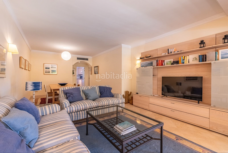 Foto ce586d6c-3226-435d-b1e1-bb5d546b81e9. Apartament amb aparcament piscina a Las Lomas de Río Verde Marbella