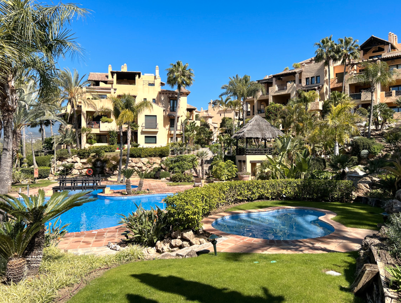 Foto 45c955fa-ccf9-403c-a11f-f99a523a4e61. Alquiler apartamento en calle del priorato 1 precioso apartamento en alquiler en el campanario, atalaya, en Estepona