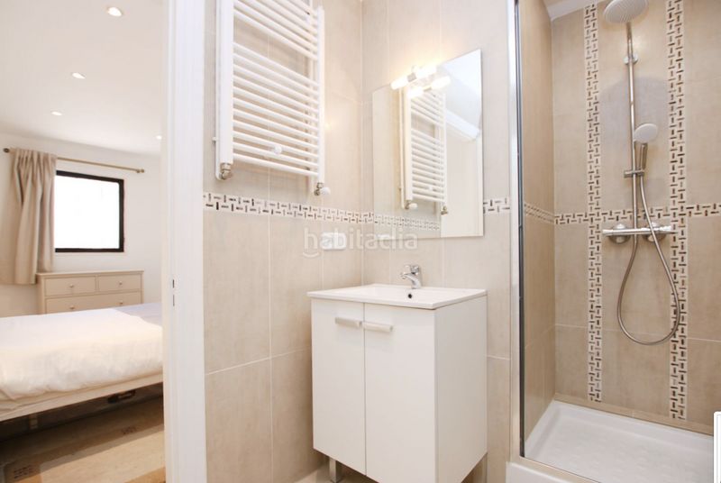 Foto 12f25b62-c106-4eb2-b209-e4c36d386ecb. Casa adossada amb xemeneia piscina a Las Brisas Marbella