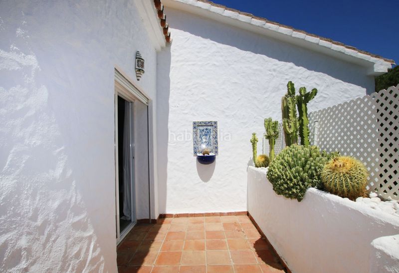 Foto 217d9893-42e9-4d51-9b5c-6d3521d70b6b. Casa adossada amb xemeneia piscina a Las Brisas Marbella