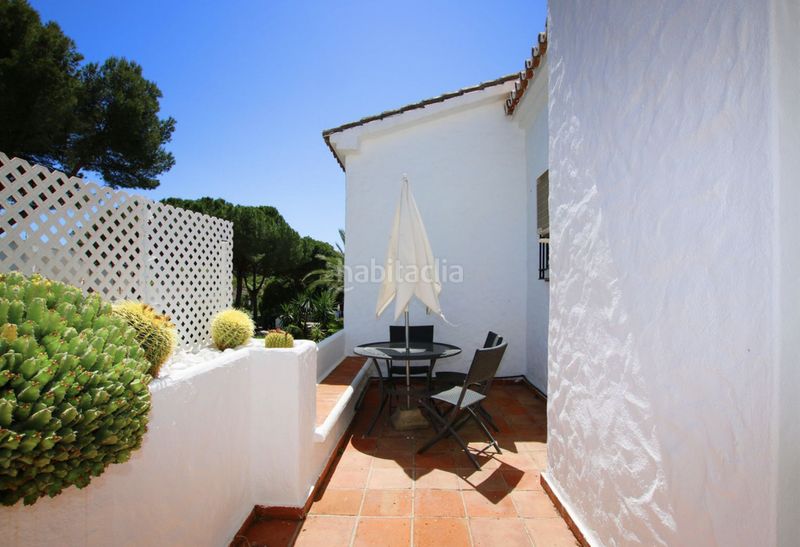 Foto 44046263-1af2-40a8-9128-572c5be11131. Casa adossada amb xemeneia piscina a Las Brisas Marbella