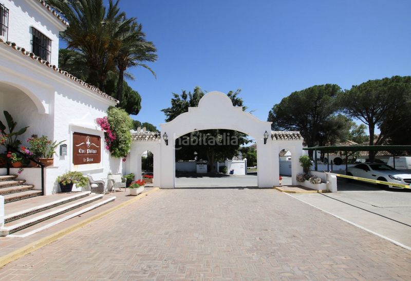 Foto 57b287e1-b731-4341-970d-f17035e55158. Casa adossada amb xemeneia piscina a Las Brisas Marbella