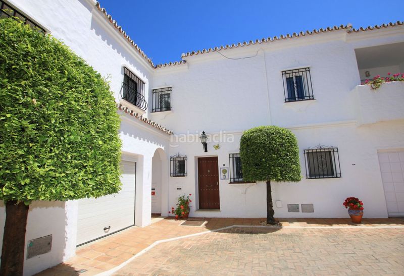 Foto 8226f371-07d9-4d45-beb8-5eebdb49a0e2. Casa adossada amb xemeneia piscina a Las Brisas Marbella