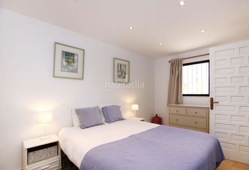 Foto b78f2a3b-6f1b-4a4d-bfcb-8ec2e8b501ff. Casa adossada amb xemeneia piscina a Las Brisas Marbella
