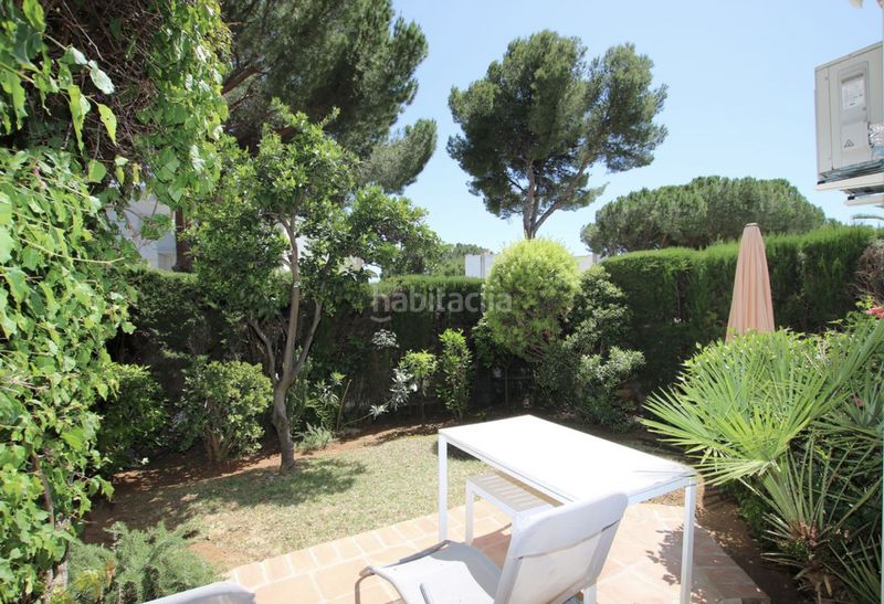 Foto ce46c3f4-55fc-4ac3-a7f8-1d6aeb3a5685. Casa adossada amb xemeneia piscina a Las Brisas Marbella