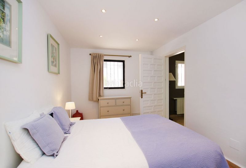 Foto e7c51122-1389-4645-b62a-4cb292b91006. Casa adossada amb xemeneia piscina a Las Brisas Marbella