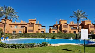 Lloguer Apartament a La Alquería. Alquiler apartamento planta media 2 dormitorios en estepona