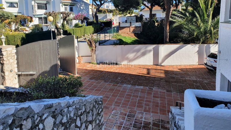 Foto 1c0b3bd2-c201-4370-8ec5-396cd5a546b8. Alquiler casa Calahonda, costa del sol. 3 dormitorios, 3 baños, construidos 204 m², jardin/terreno 1300 m². posición : cerca de golf, cerca de en Mijas