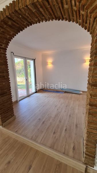 Foto 786d022e-c3d5-4f77-8d97-e04b15986fa1. Alquiler casa Calahonda, costa del sol. 3 dormitorios, 3 baños, construidos 204 m², jardin/terreno 1300 m². posición : cerca de golf, cerca de en Mijas