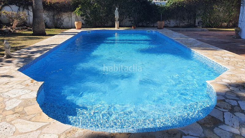 Foto b5f0dfb5-f01d-482e-bac4-393aacf25d0f. Alquiler casa Calahonda, costa del sol. 3 dormitorios, 3 baños, construidos 204 m², jardin/terreno 1300 m². posición : cerca de golf, cerca de en Mijas