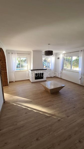 Foto eda95d00-dcbf-46d5-8bbf-cef0d5b4aad0. Alquiler casa Calahonda, costa del sol. 3 dormitorios, 3 baños, construidos 204 m², jardin/terreno 1300 m². posición : cerca de golf, cerca de en Mijas
