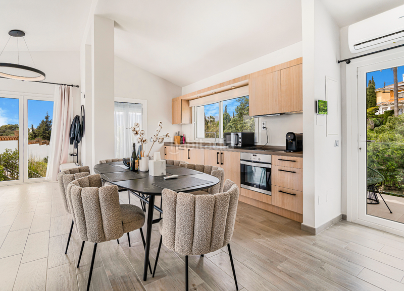 Foto 3ba3a77b-f735-4eae-beac-fba841a4e215. Xalet amb calefacció aparcament piscina a El Rosario - Ricmar Marbella