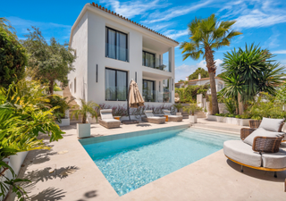 Xalet a Calle las amapolas 243. ¡oportunidad! impresionante villa en venta en nueva andalucia, m